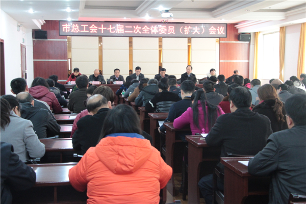 3月11日，梧州市總工會召開十七屆二次全委會（擴大）會議，市委副書記蔣海東發(fā)表講話，市總工會黨組書記、常務(wù)副主席朱明勝作