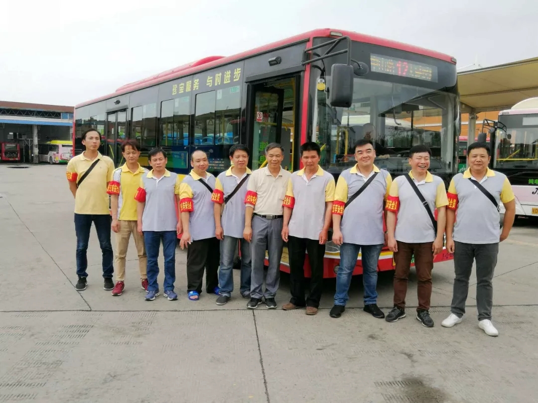 你坐過12路公交車嗎？為你服務的是“全國工人先鋒號”哦