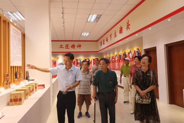 退休不褪色，丹心永向黨丨市總工會(huì)退休黨支部開展主題黨日活動(dòng)