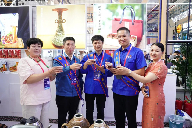 梧茶飄香展魅力，技能創(chuàng)新眾人捧丨梧州六堡茶亮相第二屆大國工匠創(chuàng)新交流大會(huì)