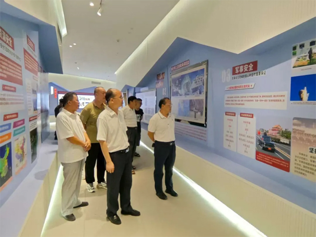 市總工會(huì)干部職工參觀梧州市總體國家安全觀教育展和紀(jì)念中國人民抗日戰(zhàn)爭暨世界反法西斯戰(zhàn)爭勝利80周年黨的隱蔽戰(zhàn)線主題展