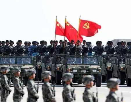 今天八一，致敬中國軍人！
