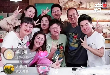打工新鮮事丨一邊“上課”，一邊“賣大米”，被他的直播語錄圈粉了~
