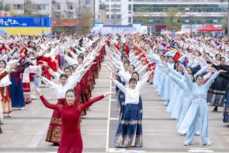 【跟黨奮進新征程 巾幗建功新時代】梧州市第十二屆婦女國風(fēng)趣味體育運動會暨“梧家巧姐姐”國潮集市，精彩綻放！