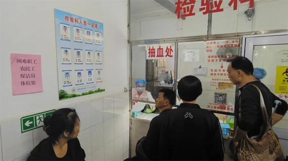 龍圩區(qū)總工會為困難職工、農(nóng)民工等群體人員開展免費(fèi)體檢活動